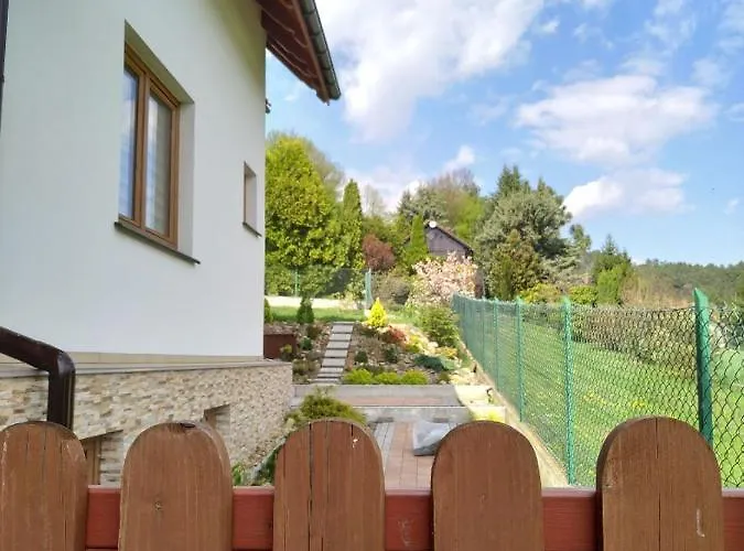 Z Ogrodem Na Hyrbie * זאז'צ'ה