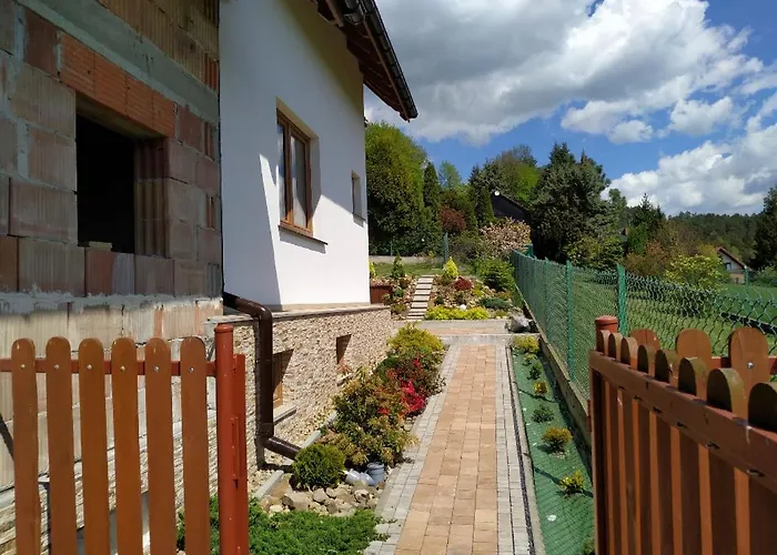 Z Ogrodem Na Hyrbie זאז'צ'ה